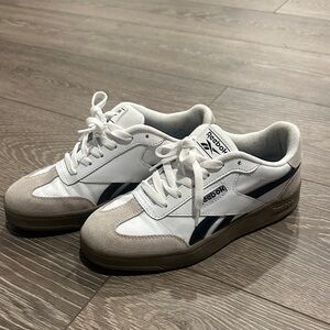 Reebok White and Beige Sneakers